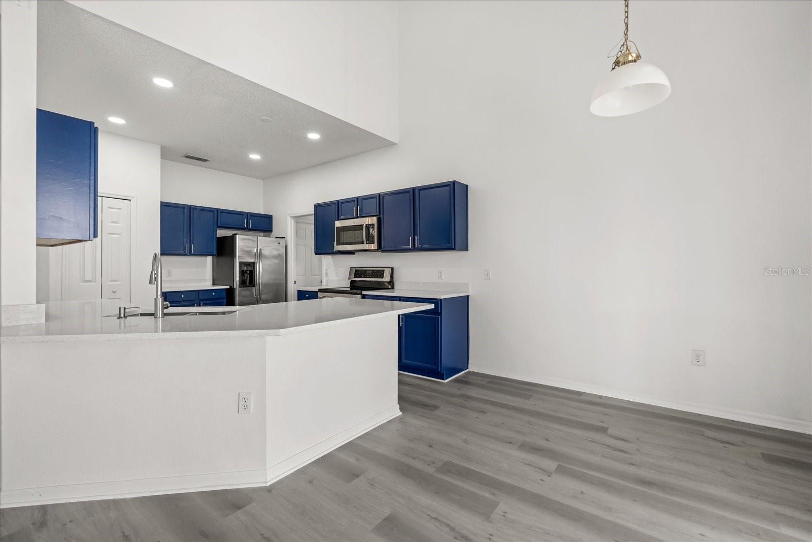 Image 12 of 40 For 521 Bromley Court