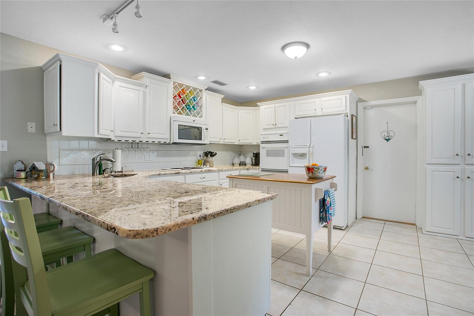 Image 11 of 33 For 726 Albertson Place