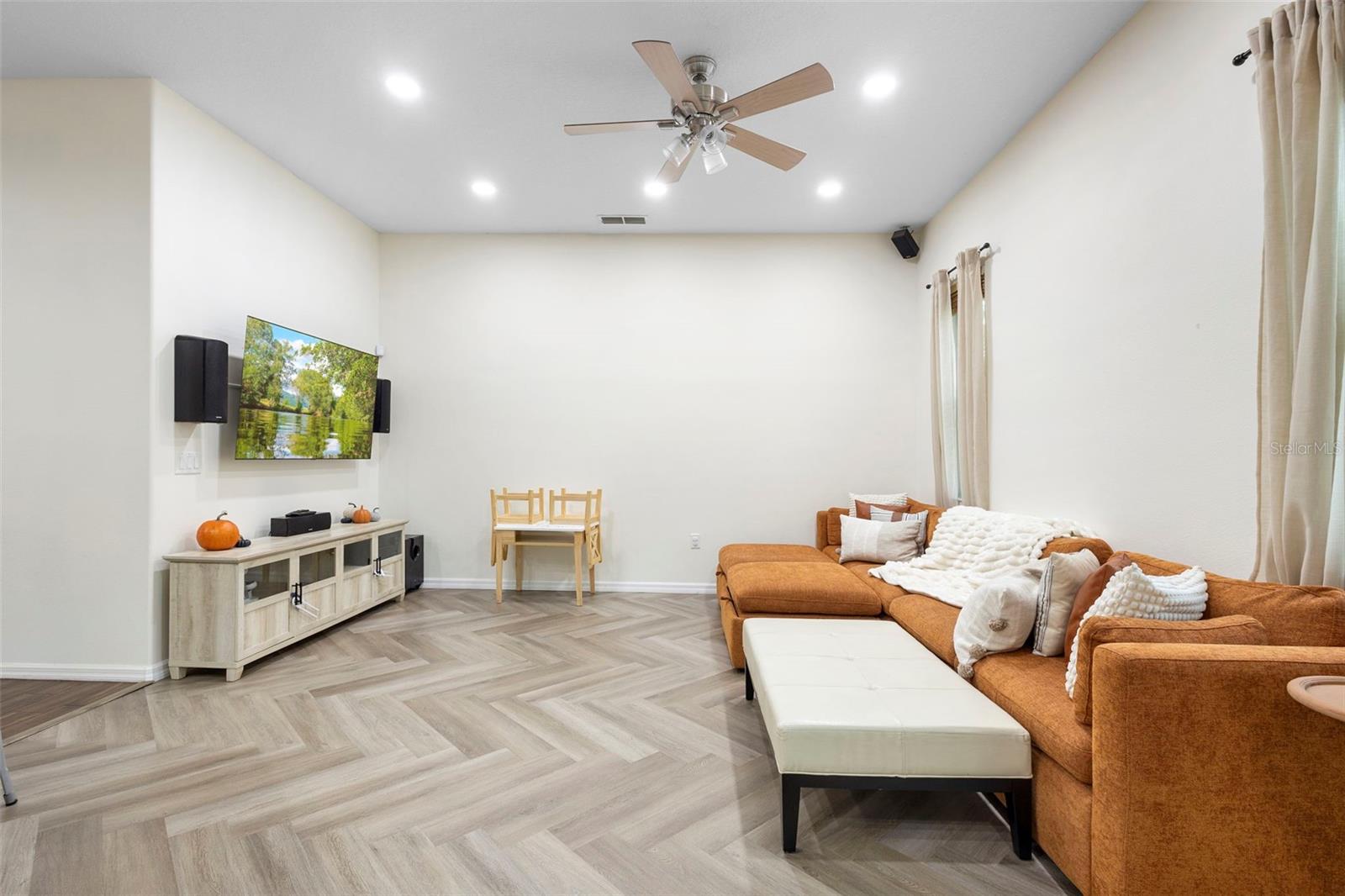Image 15 of 43 For 700 Cypress Oak Circle