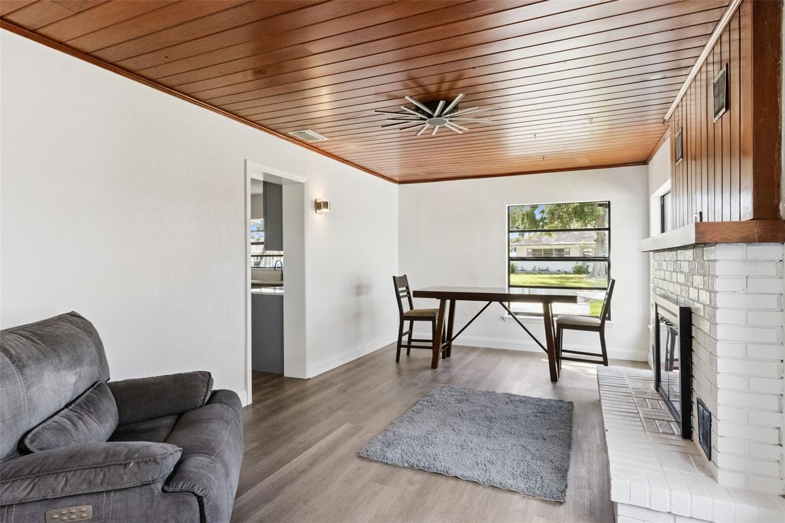Image 5 of 20 For 9033 3rd Street N
