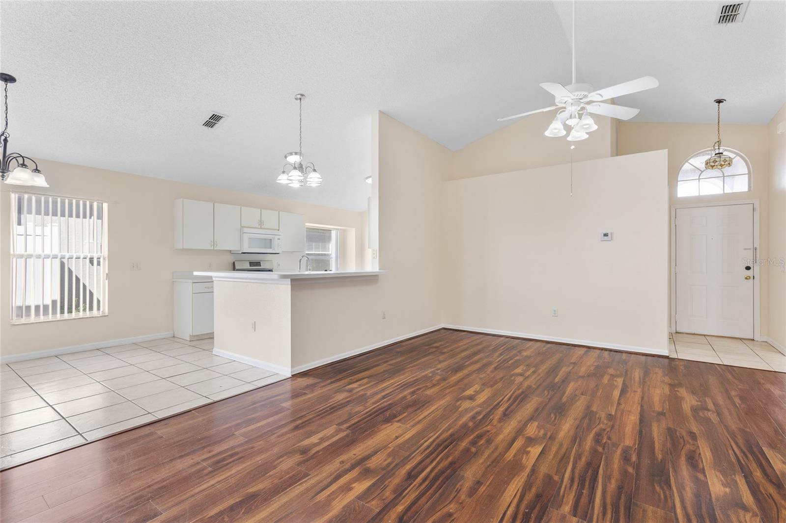 Image 11 of 44 For 312 Royal Ridge Drive