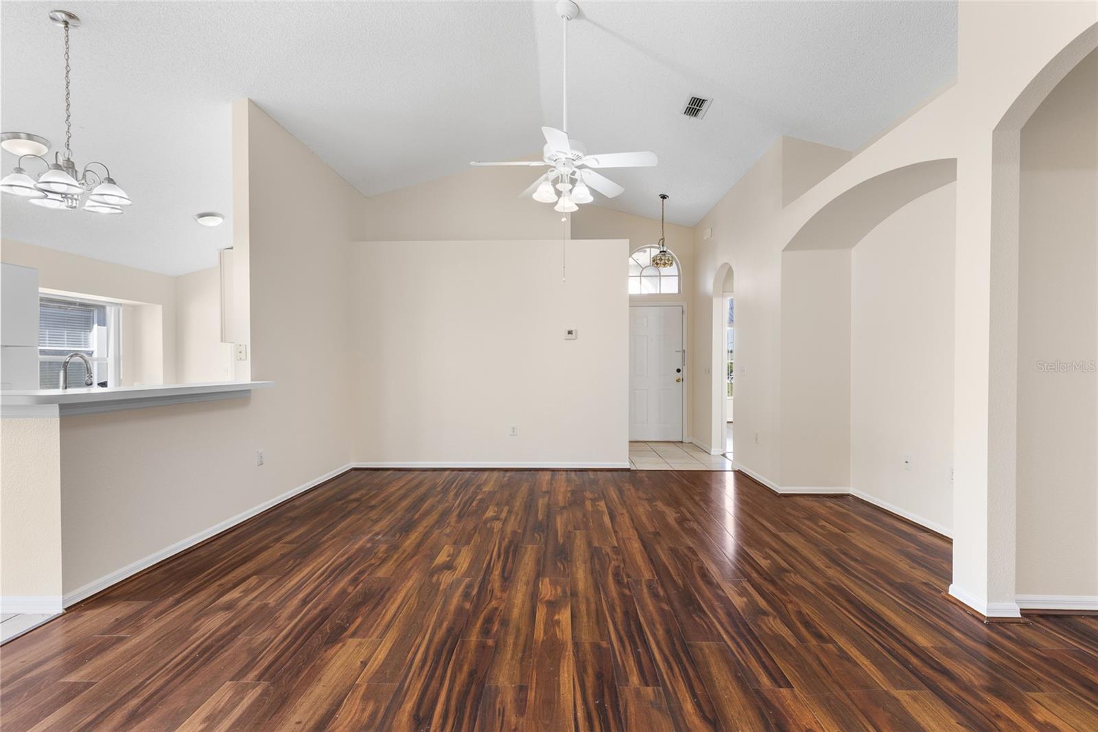 Image 12 of 44 For 312 Royal Ridge Drive
