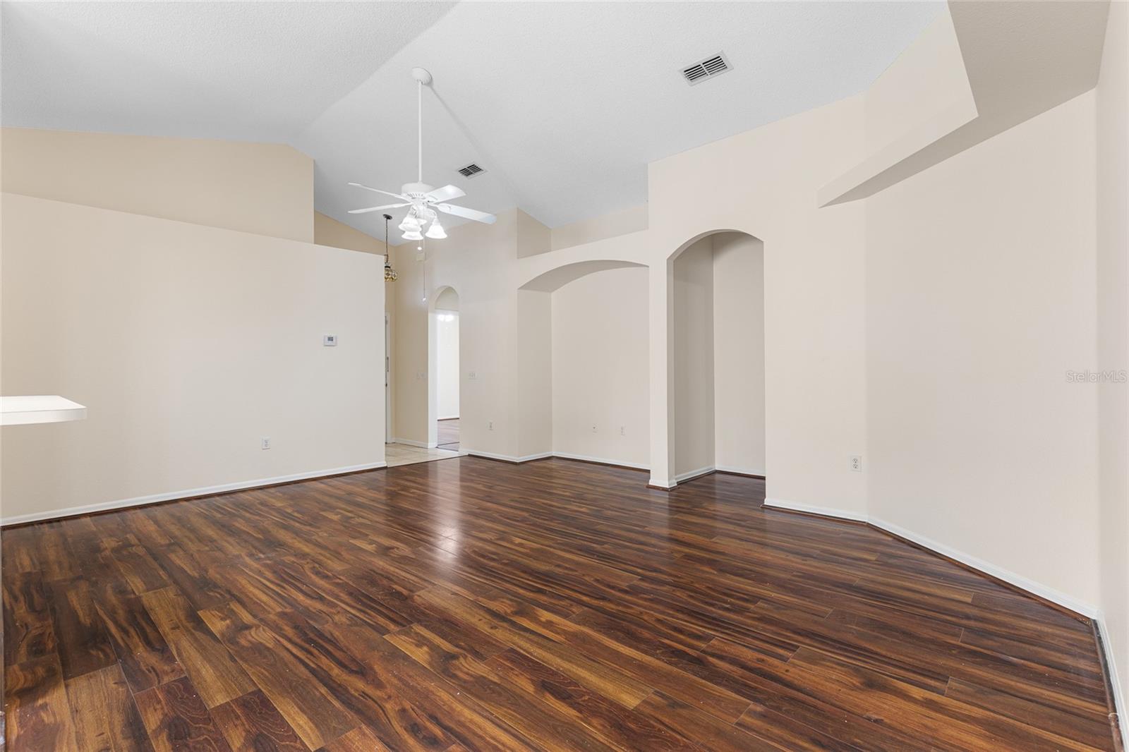 Image 13 of 44 For 312 Royal Ridge Drive