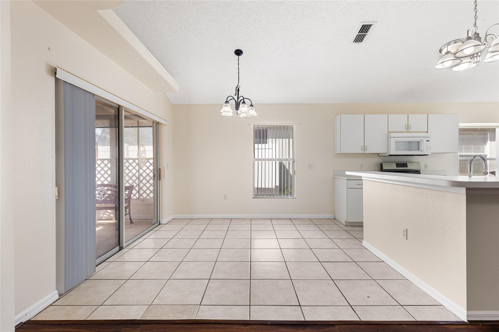 Image 14 of 44 For 312 Royal Ridge Drive