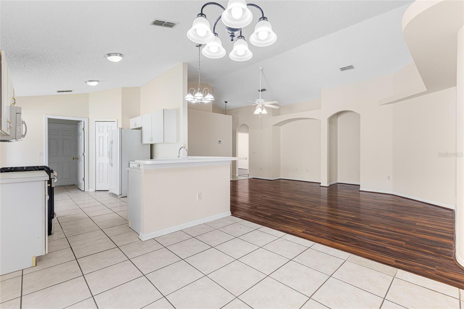 Image 15 of 44 For 312 Royal Ridge Drive