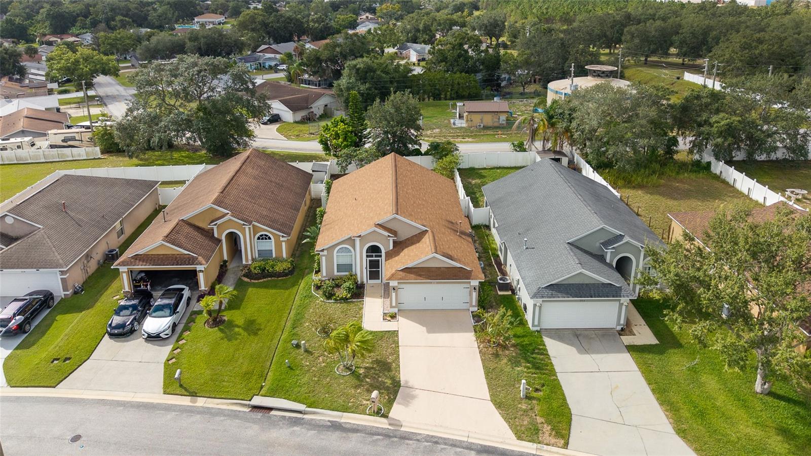 Image 33 of 44 For 312 Royal Ridge Drive