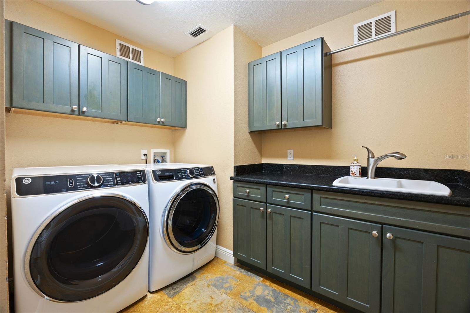 Image 41 of 62 For 17608 Deer Isle Circle