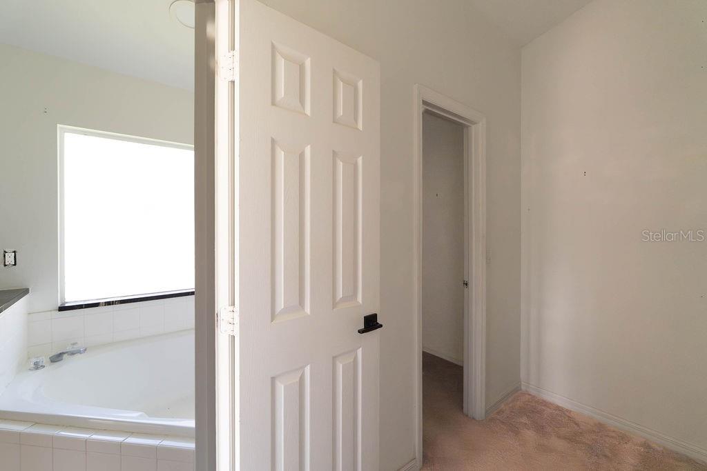 Image 12 of 25 For 1008 Casterton Circle