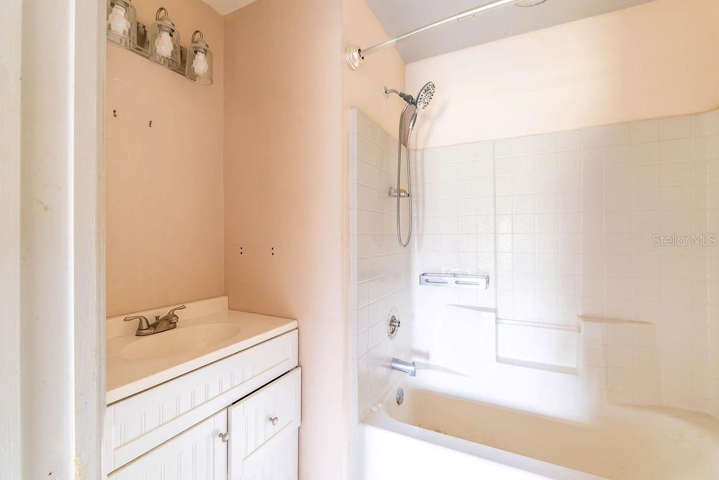 Image 18 of 25 For 1008 Casterton Circle