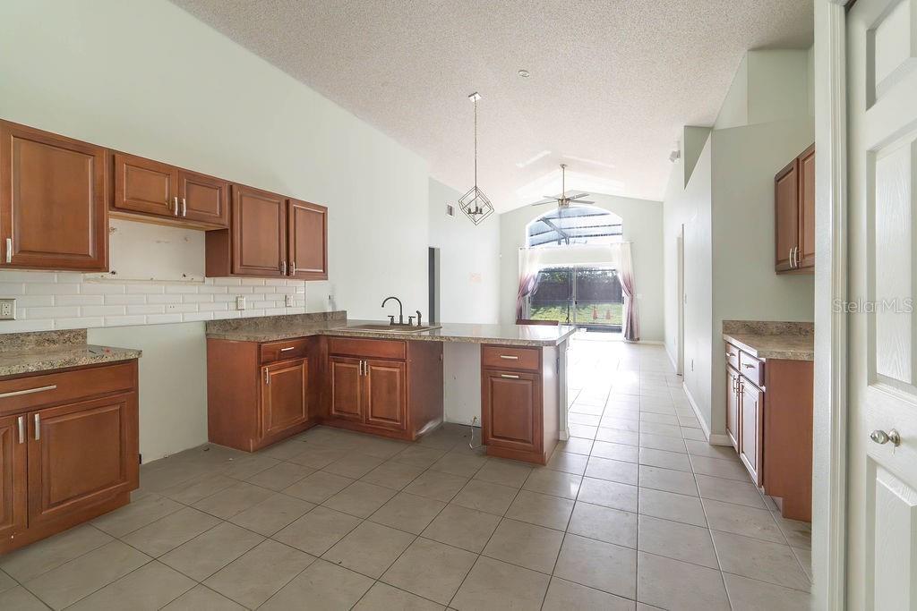 Image 4 of 25 For 1008 Casterton Circle