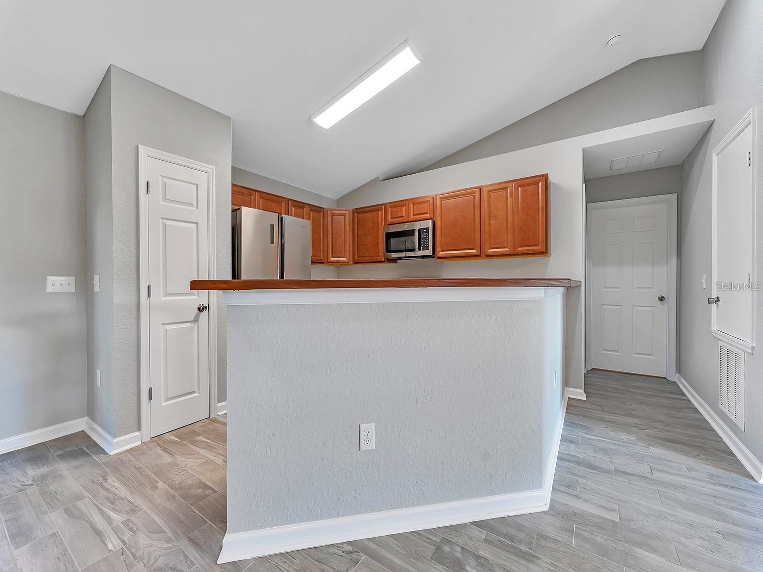 Image 11 of 27 For 2008 Central Parkway