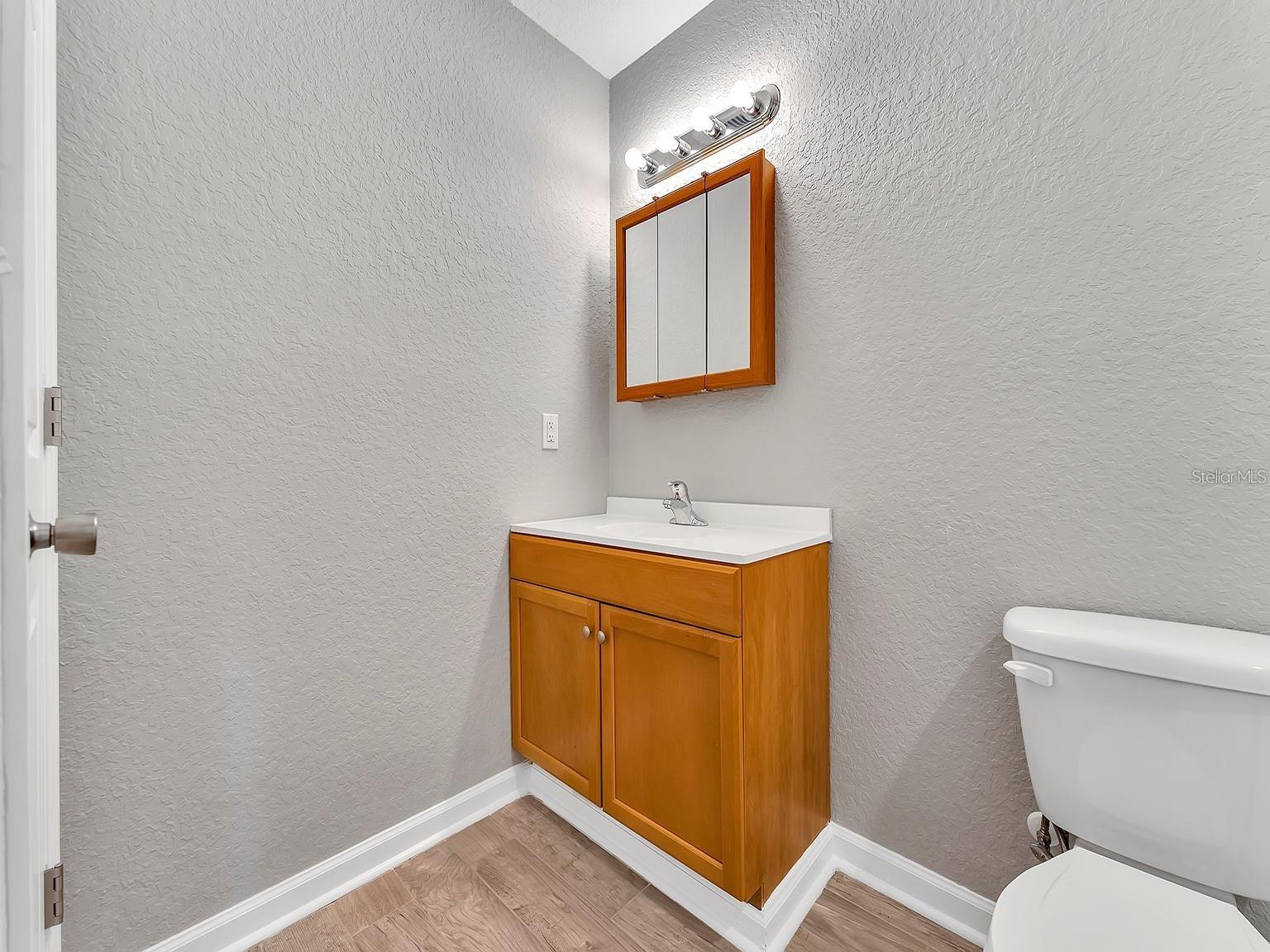 Image 18 of 27 For 2008 Central Parkway