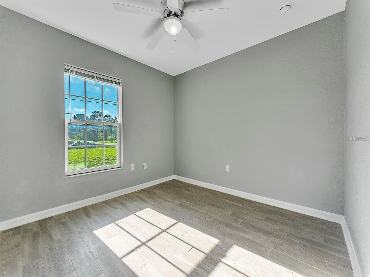 Image 20 of 27 For 2008 Central Parkway