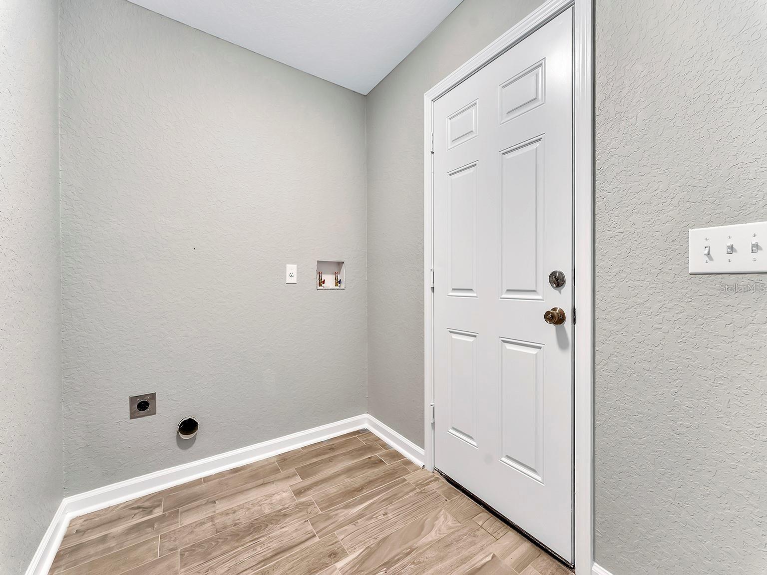 Image 21 of 27 For 2008 Central Parkway