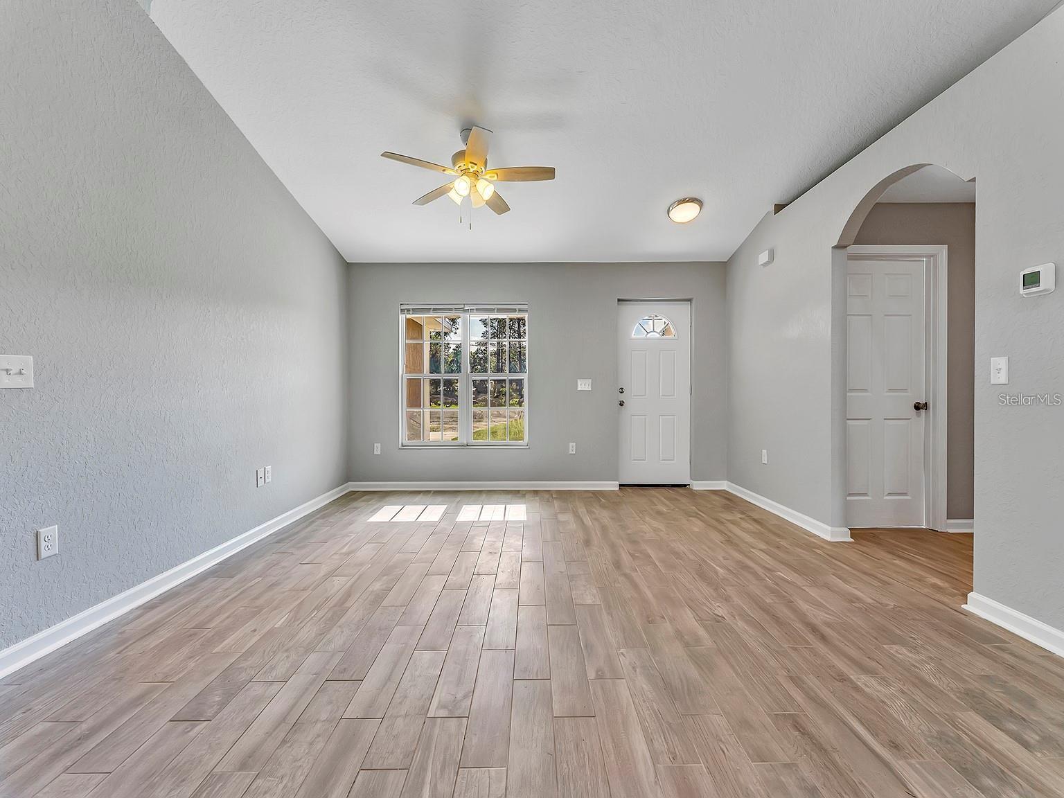 Image 4 of 27 For 2008 Central Parkway