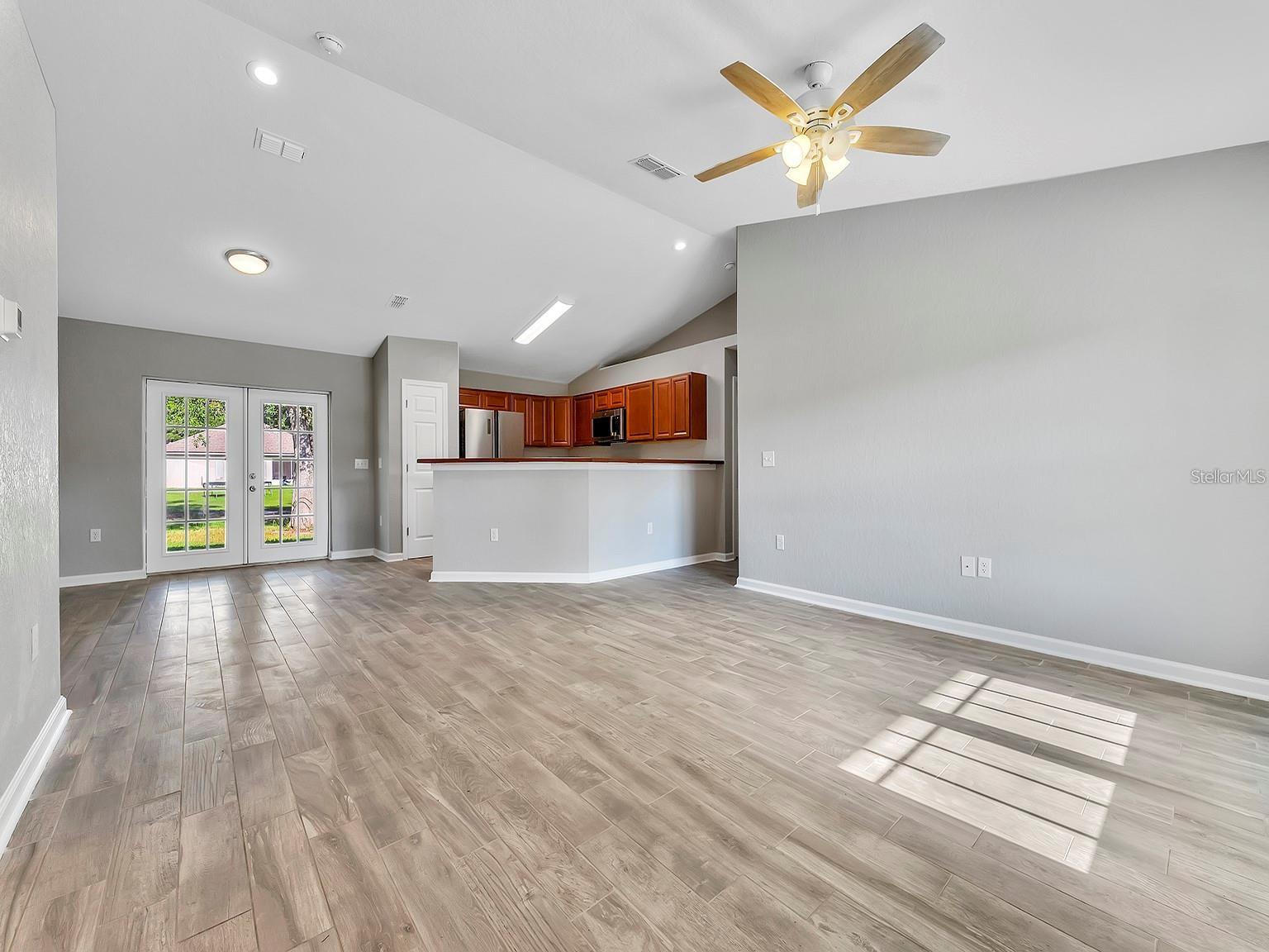 Image 5 of 27 For 2008 Central Parkway