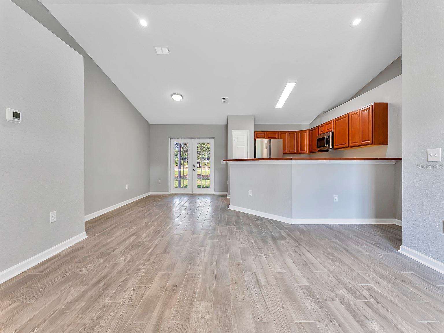 Image 7 of 27 For 2008 Central Parkway