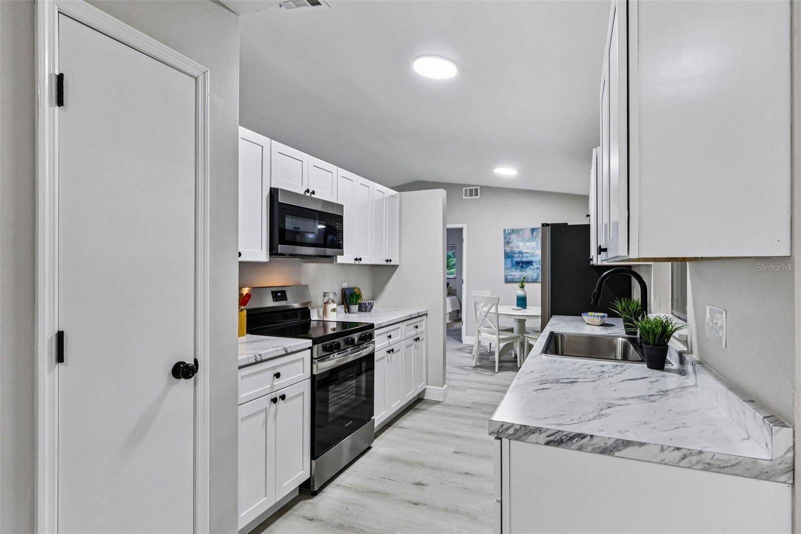 Image 17 of 34 For 1170 Mina Avenue Ne