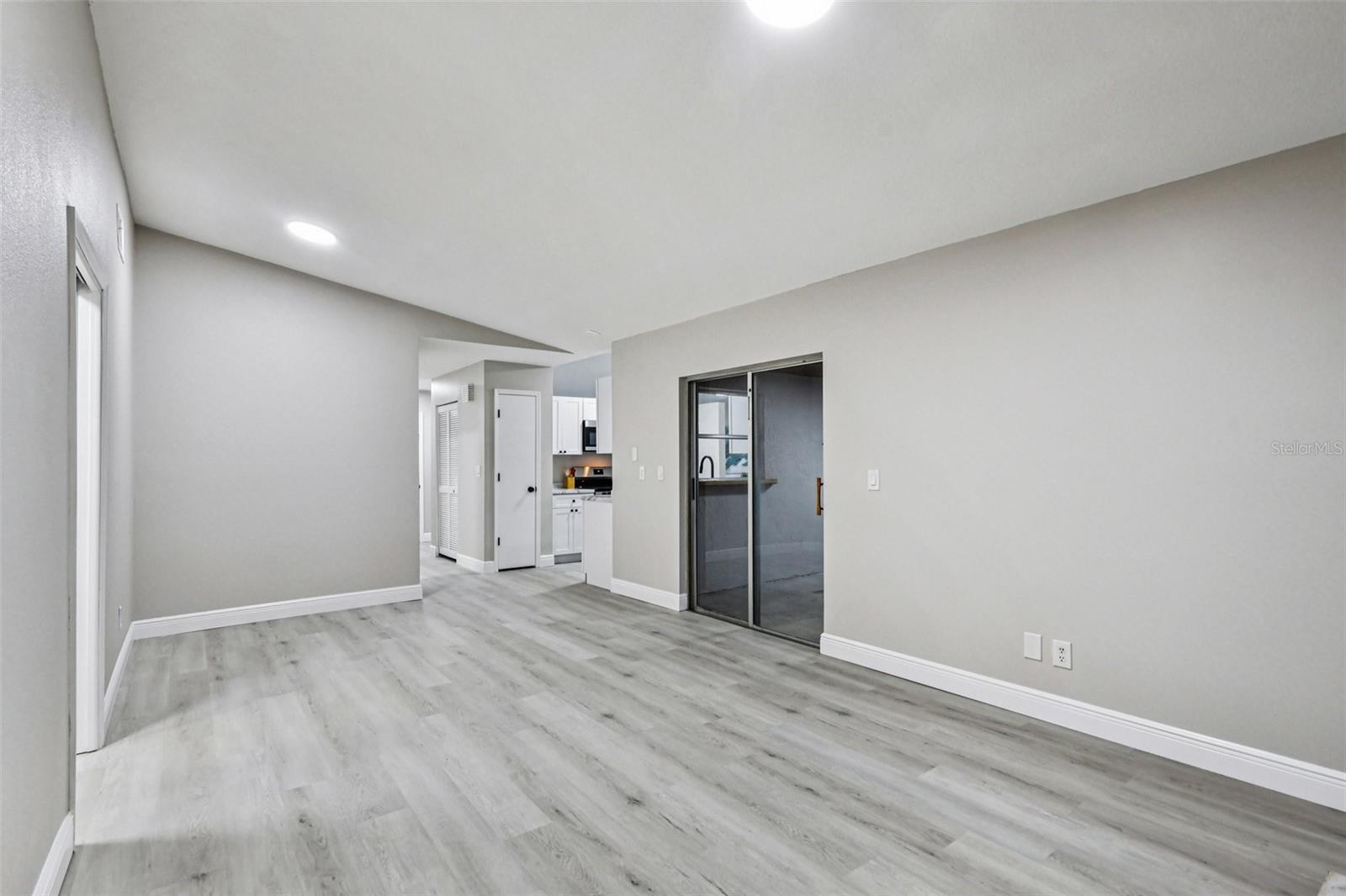 Image 19 of 34 For 1170 Mina Avenue Ne