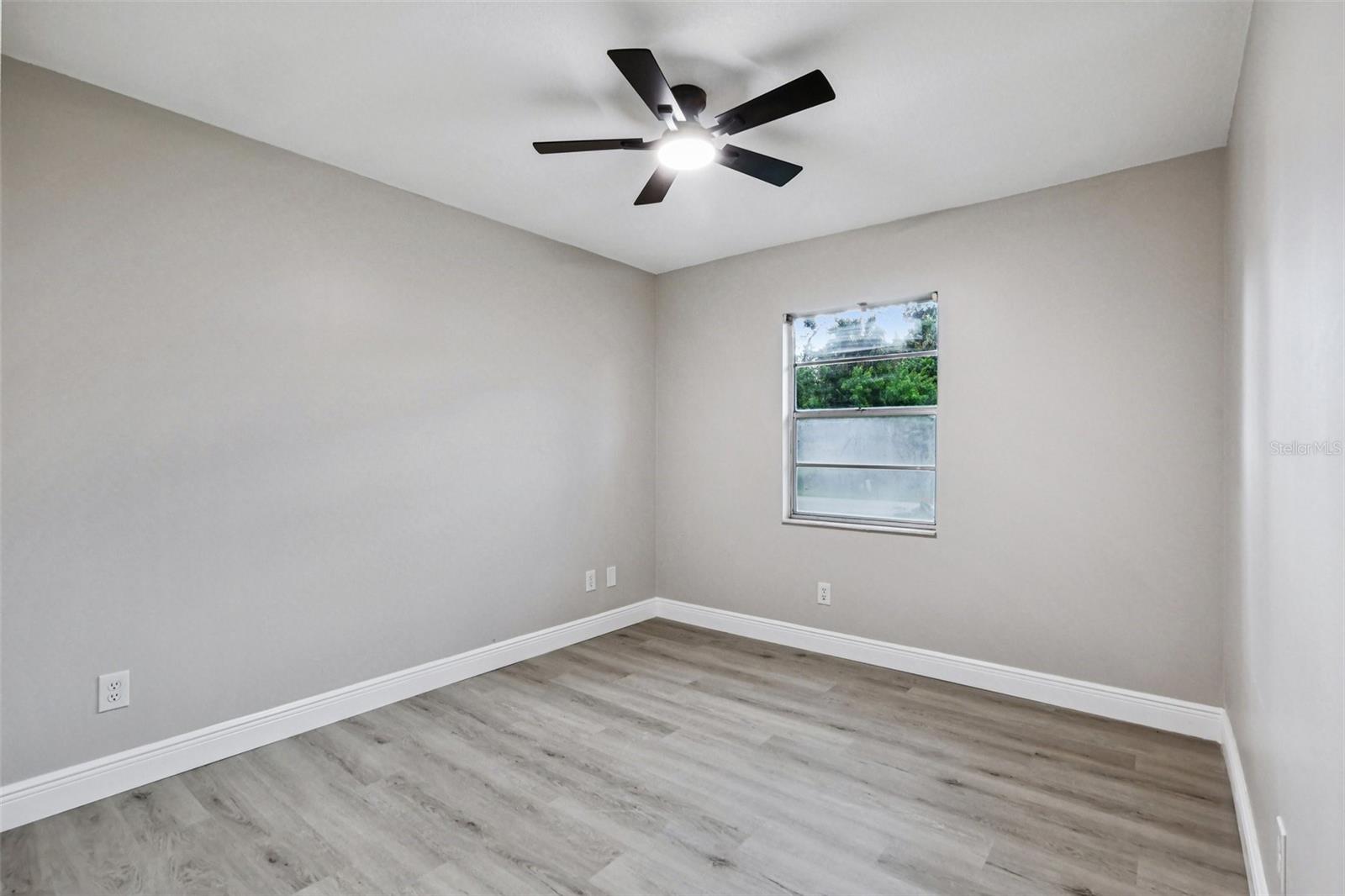 Image 20 of 34 For 1170 Mina Avenue Ne