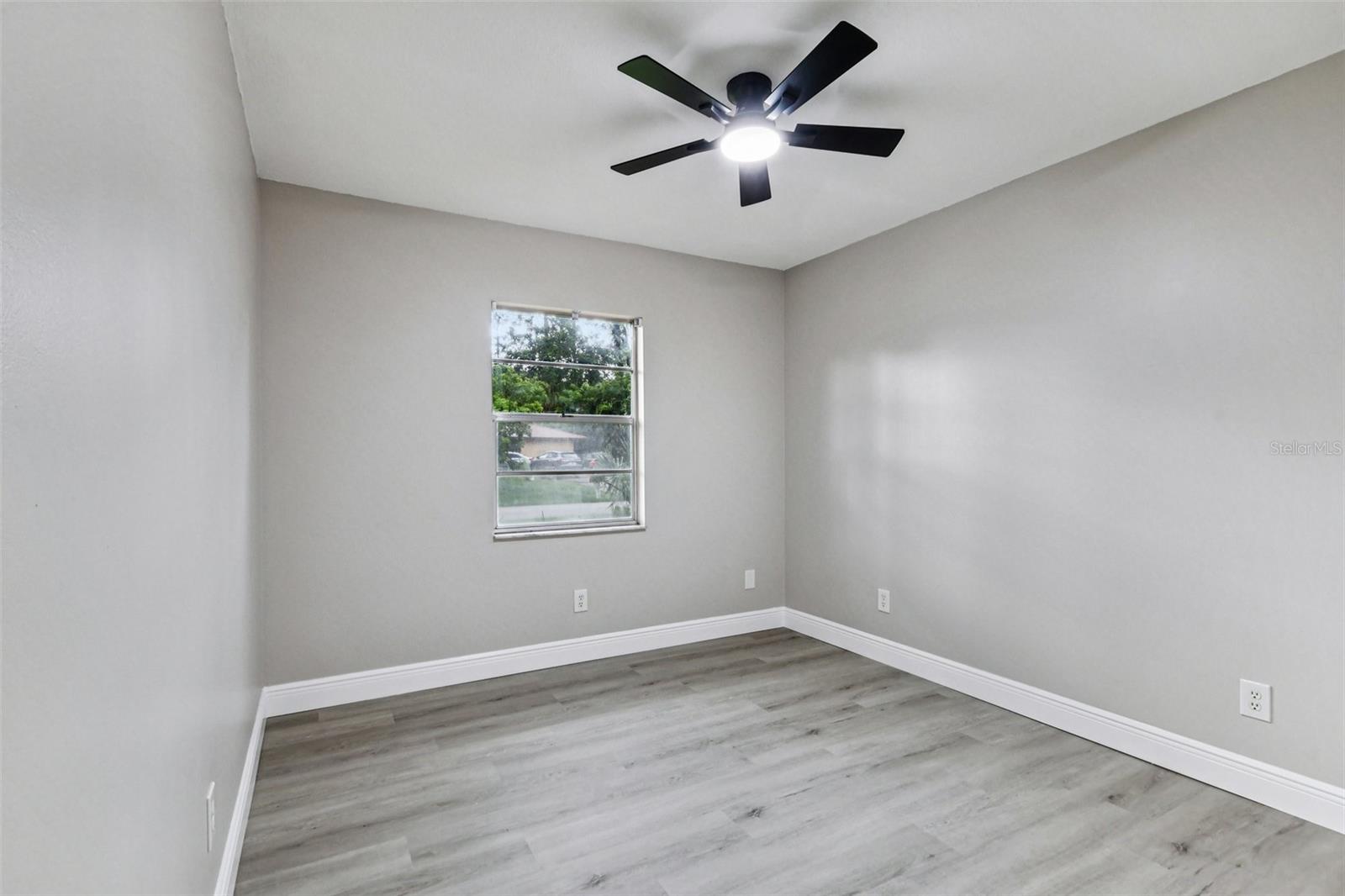 Image 23 of 34 For 1170 Mina Avenue Ne