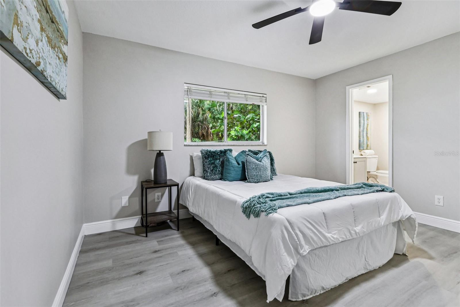 Image 26 of 34 For 1170 Mina Avenue Ne