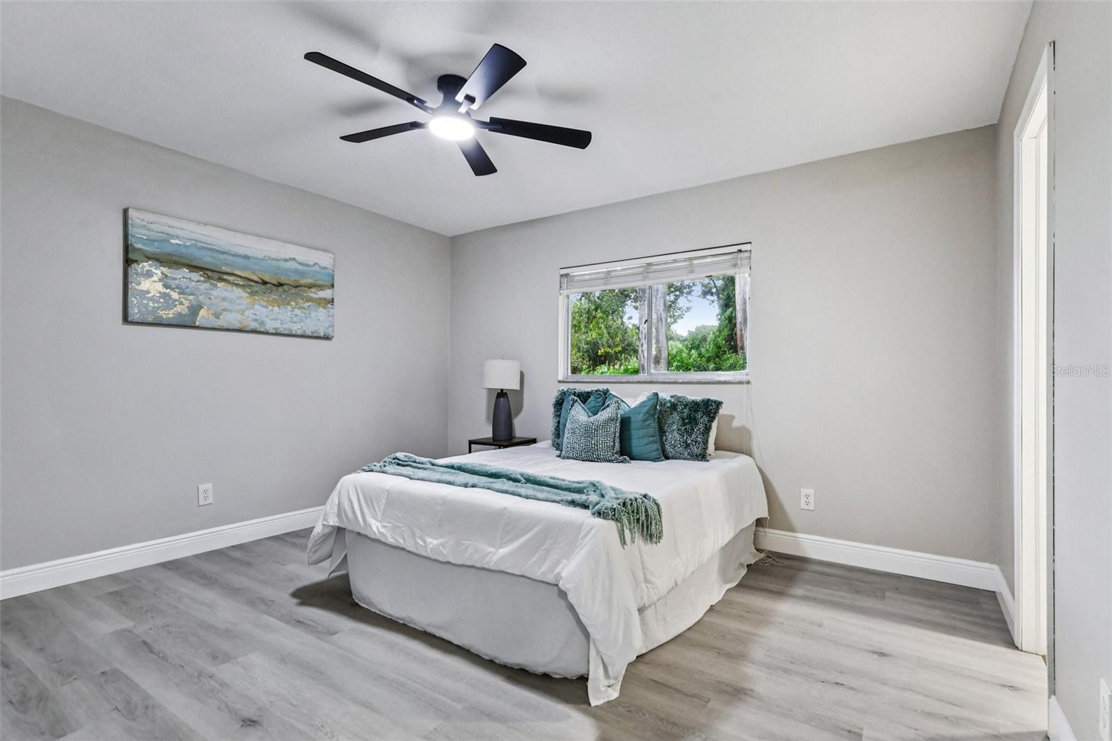 Image 6 of 34 For 1170 Mina Avenue Ne