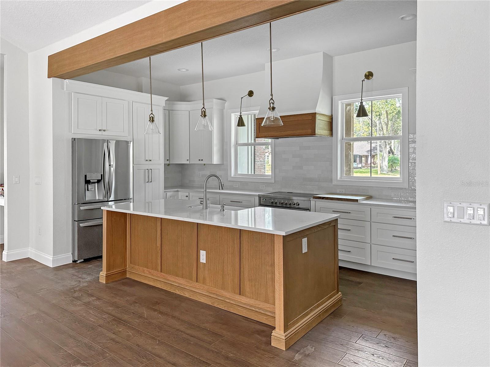 Image 5 of 10 For 935 Thompson Road