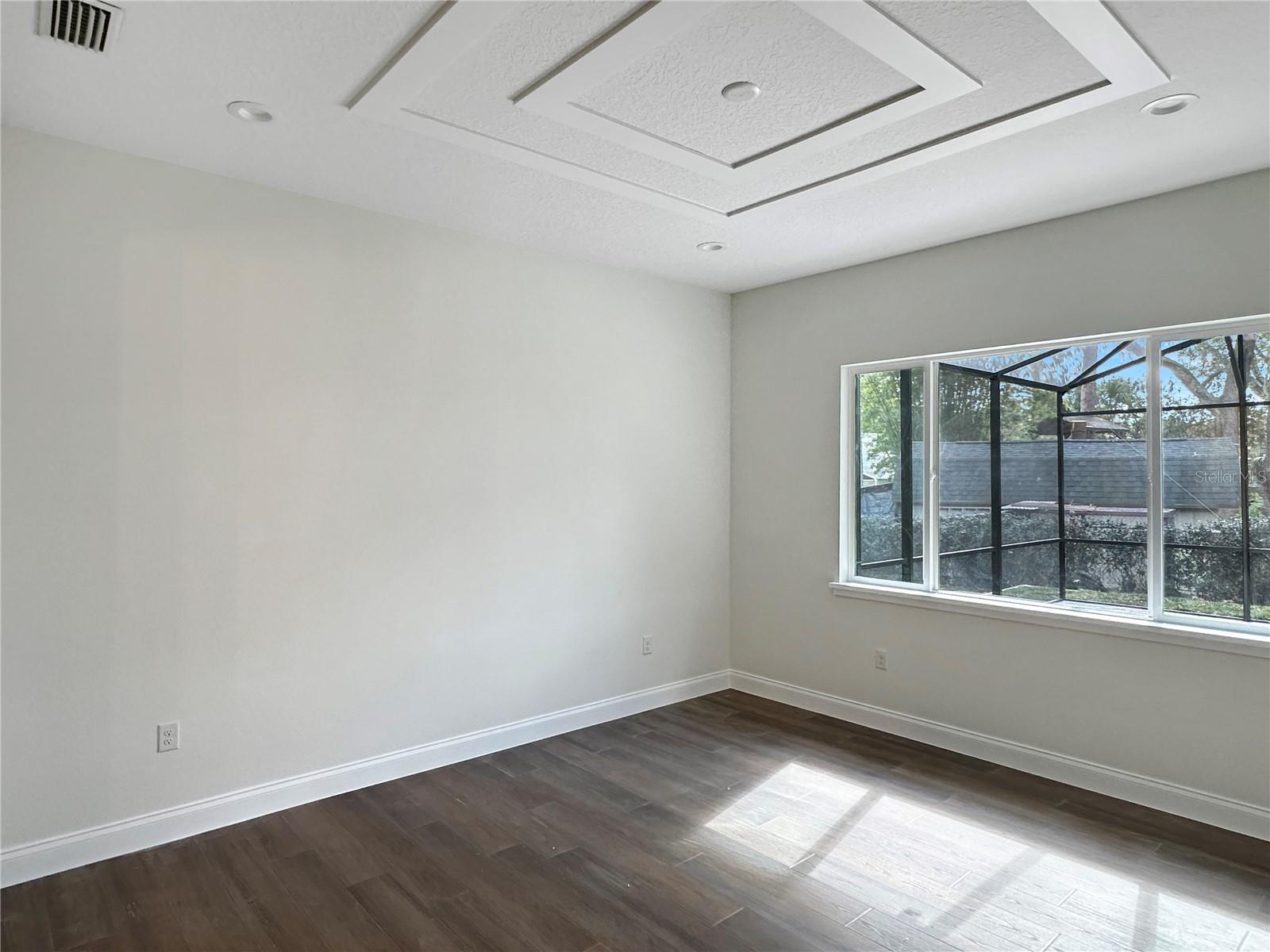 Image 6 of 10 For 935 Thompson Road