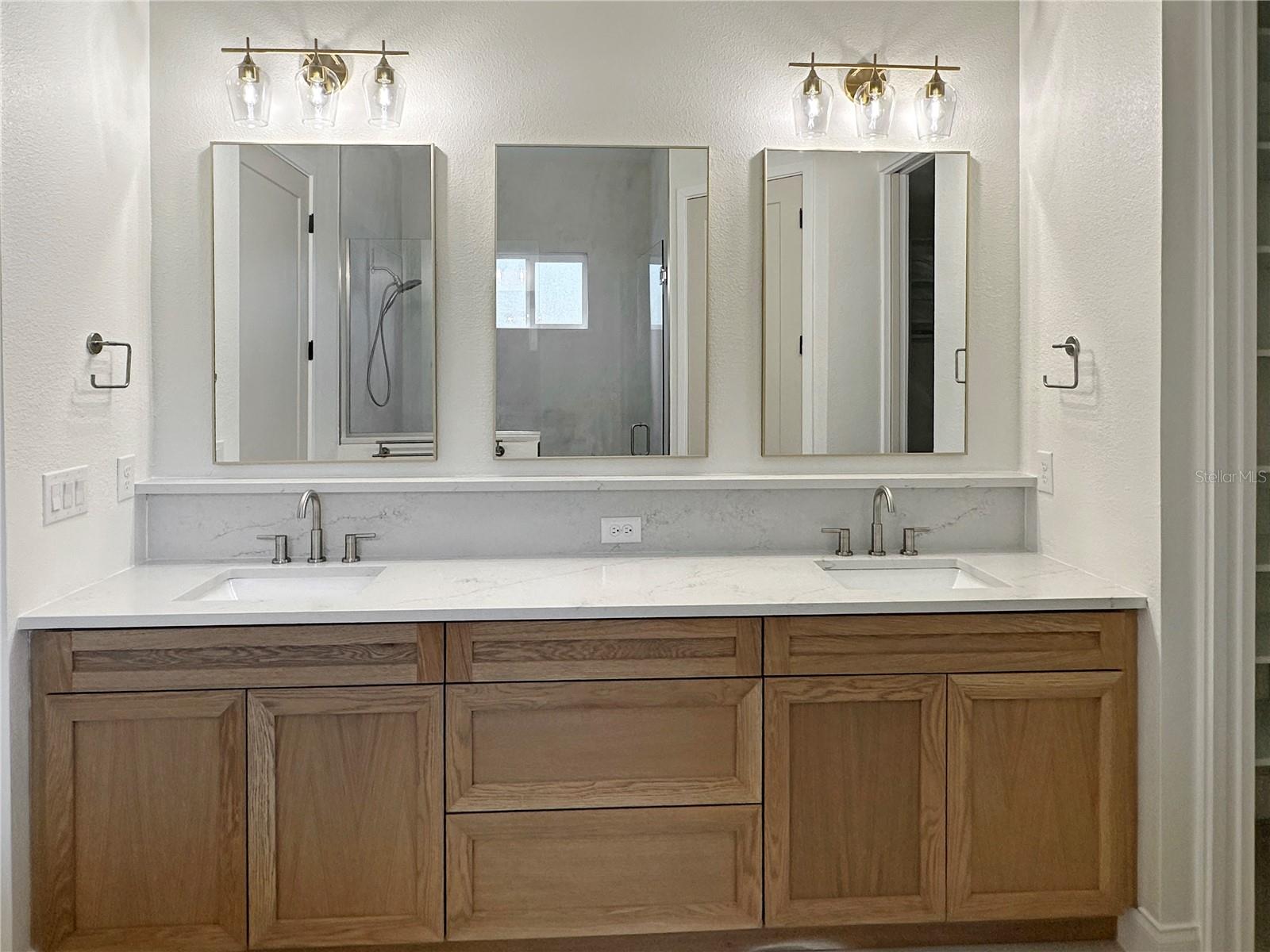 Image 8 of 10 For 935 Thompson Road