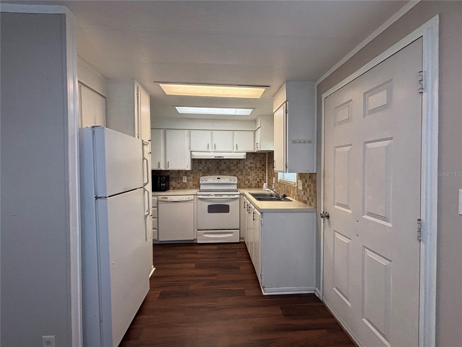 Image 4 of 21 For 3634 South Citrus Circle 1433