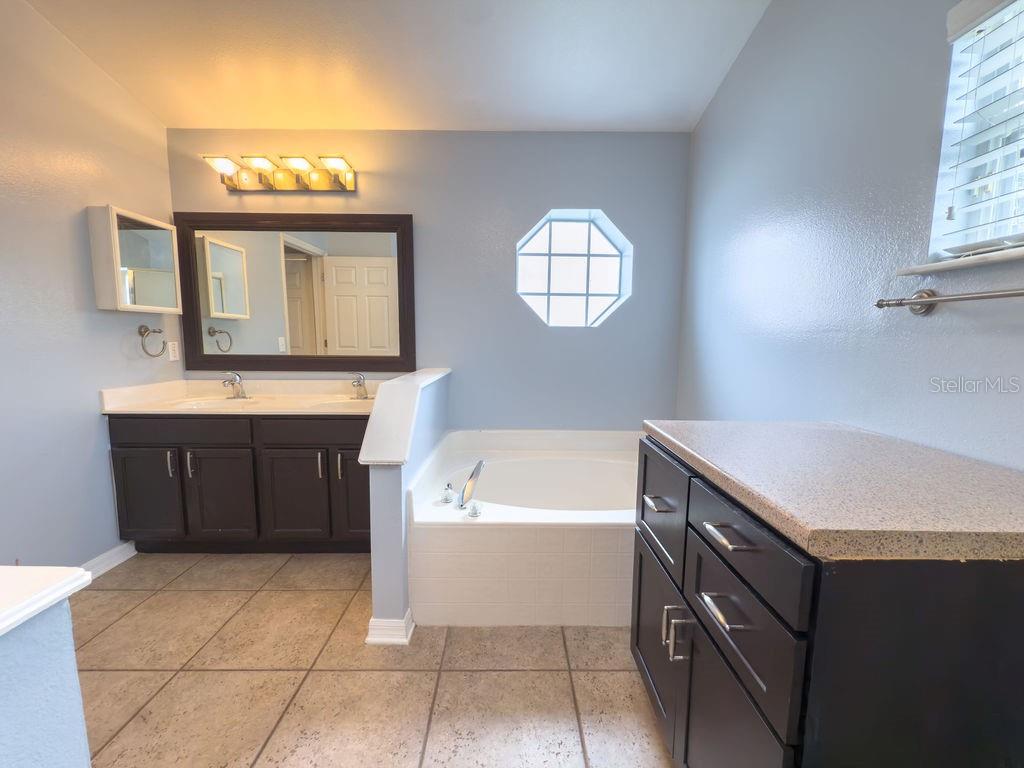 Image 11 of 23 For 1723 Lochshyre Loop