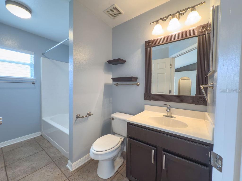 Image 18 of 23 For 1723 Lochshyre Loop