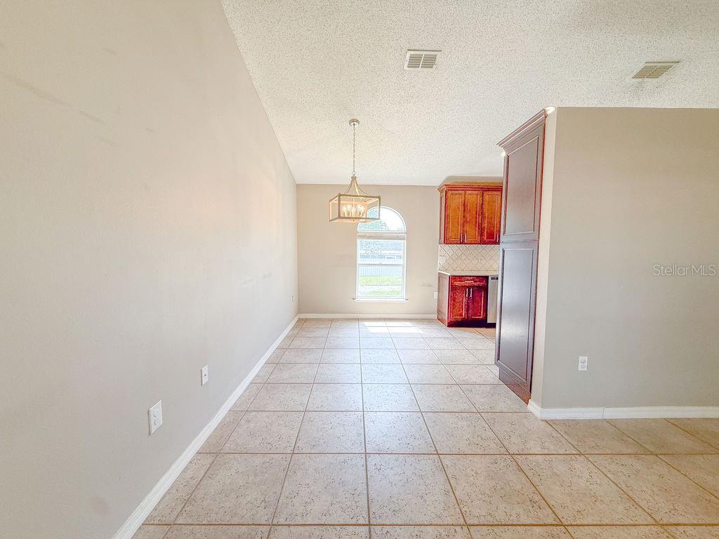 Image 3 of 23 For 1723 Lochshyre Loop