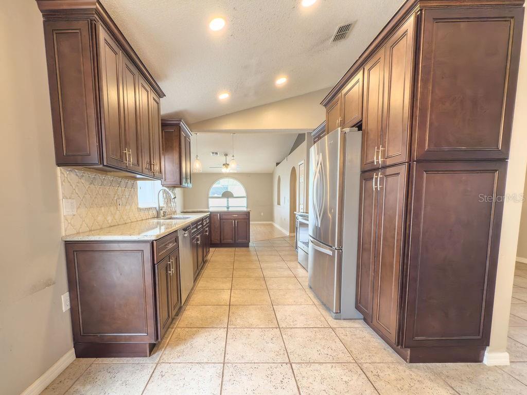 Image 5 of 23 For 1723 Lochshyre Loop