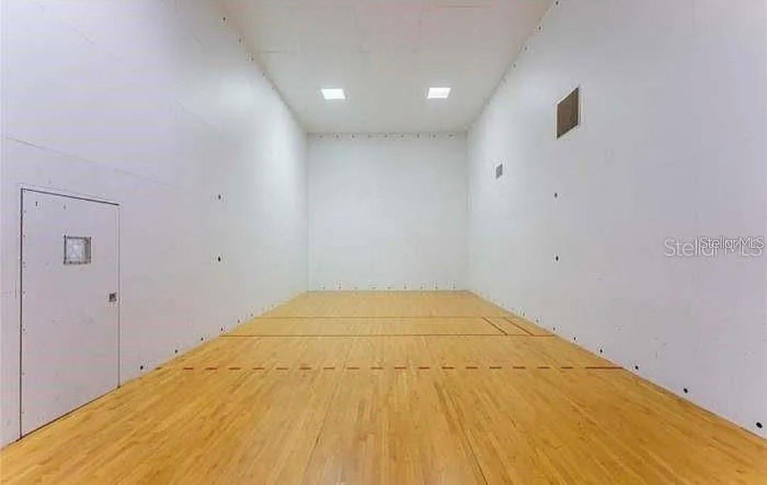 Image 20 of 24 For 824 Camargo Way 211