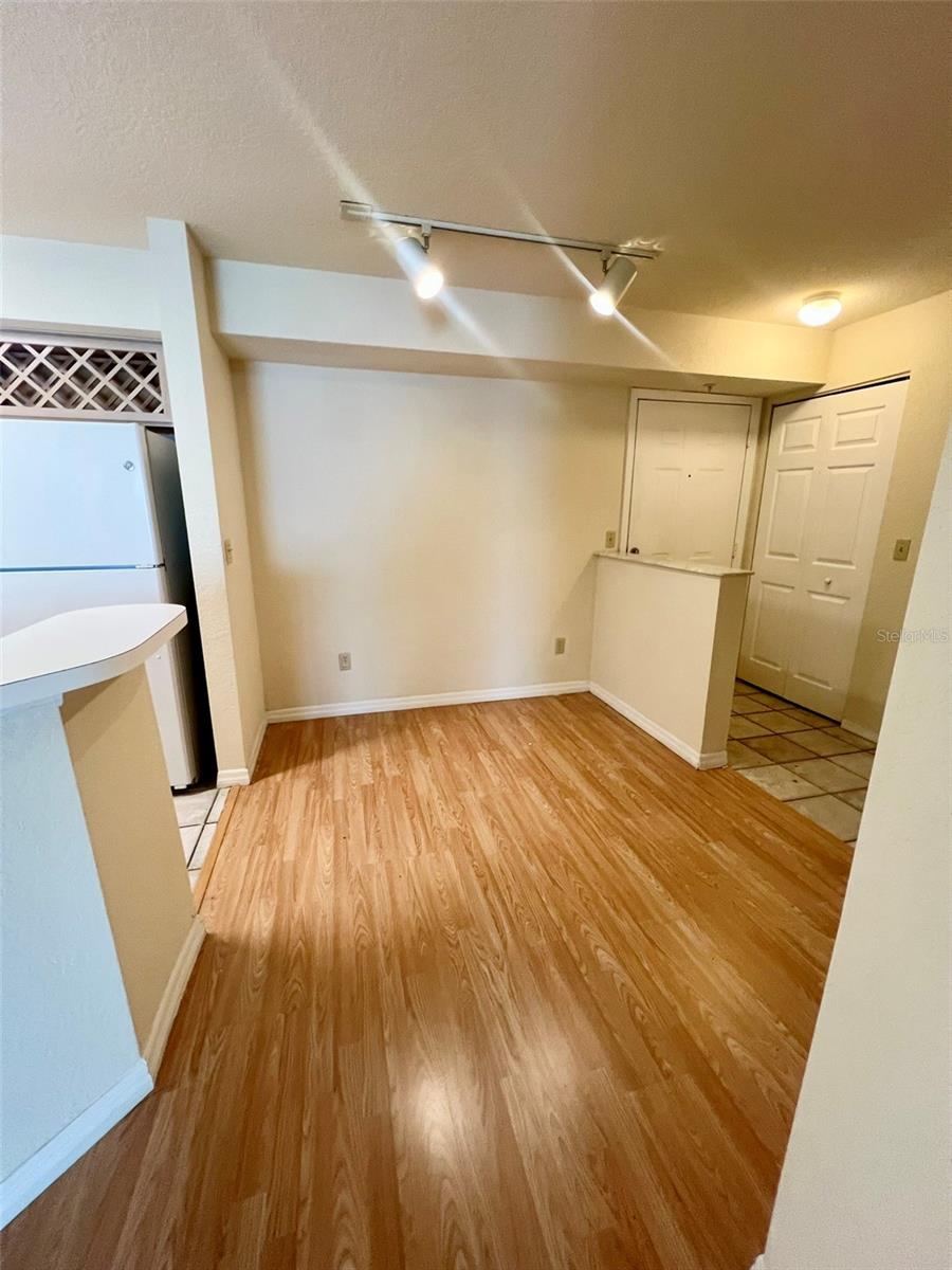 Image 7 of 24 For 824 Camargo Way 211