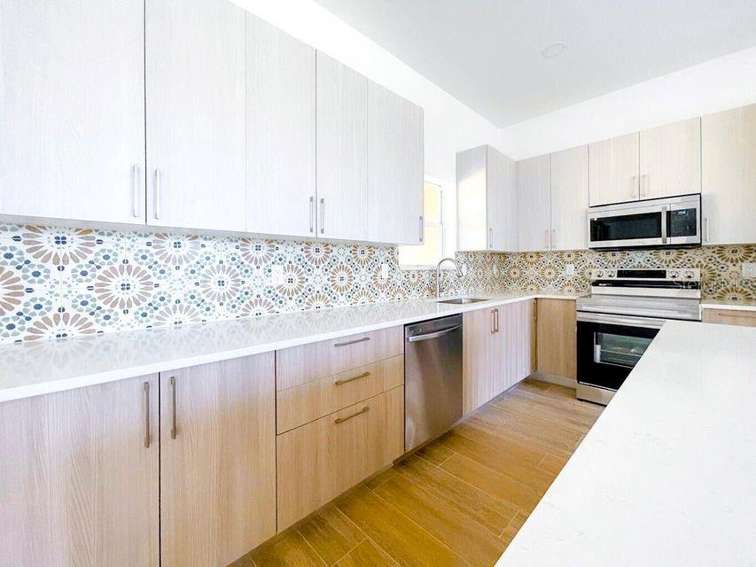 Image 7 of 33 For 15261 Brainbridge Circle