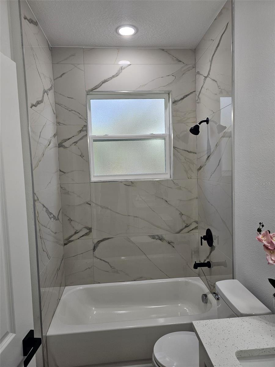 Listing photo id 20 for 7169 Tallwood Drive