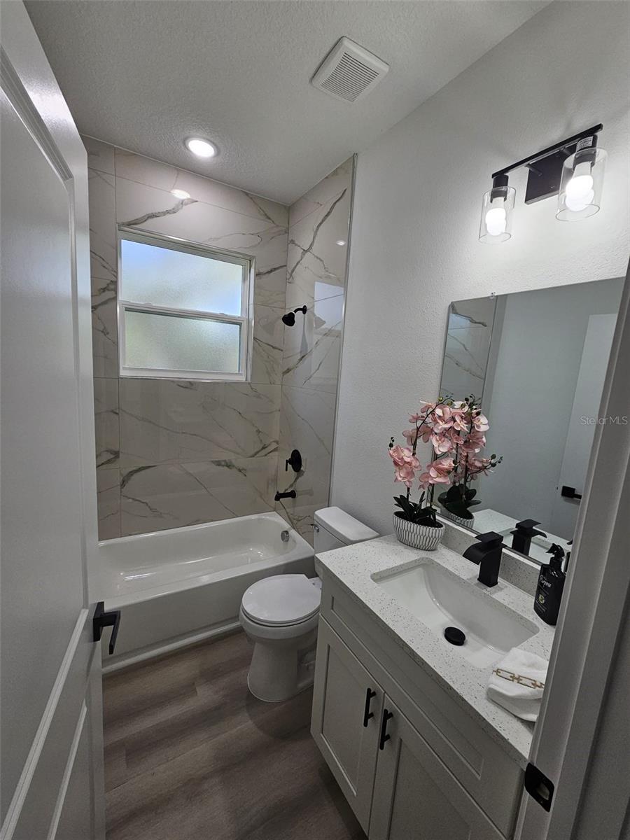 Listing photo id 21 for 7169 Tallwood Drive