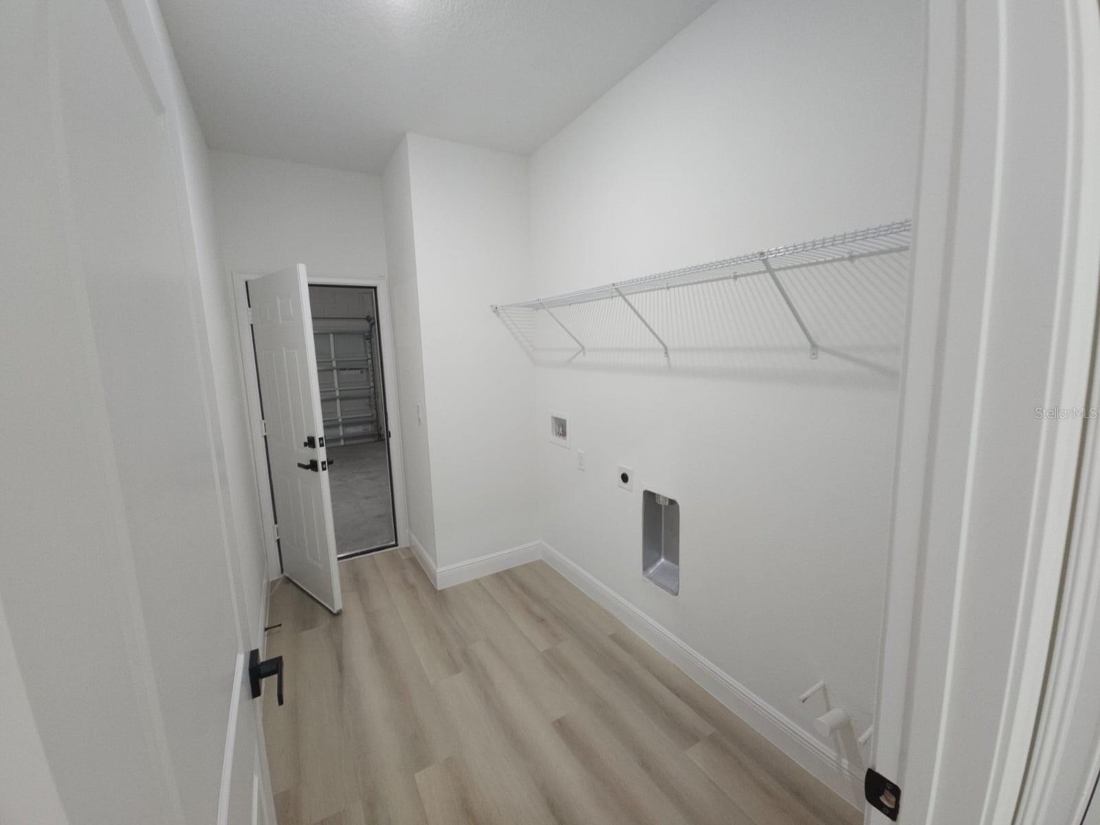 Listing photo id 24 for 7169 Tallwood Drive