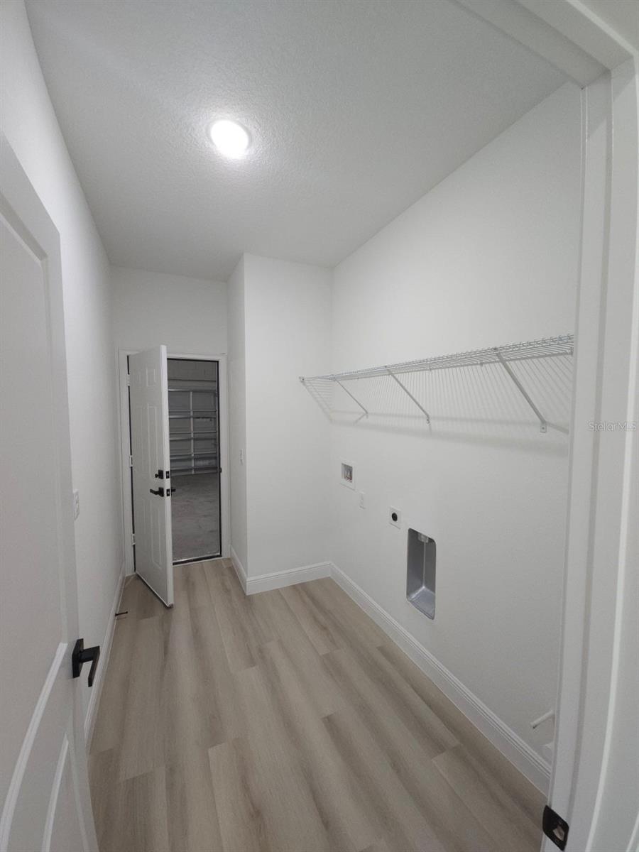 Listing photo id 25 for 7169 Tallwood Drive