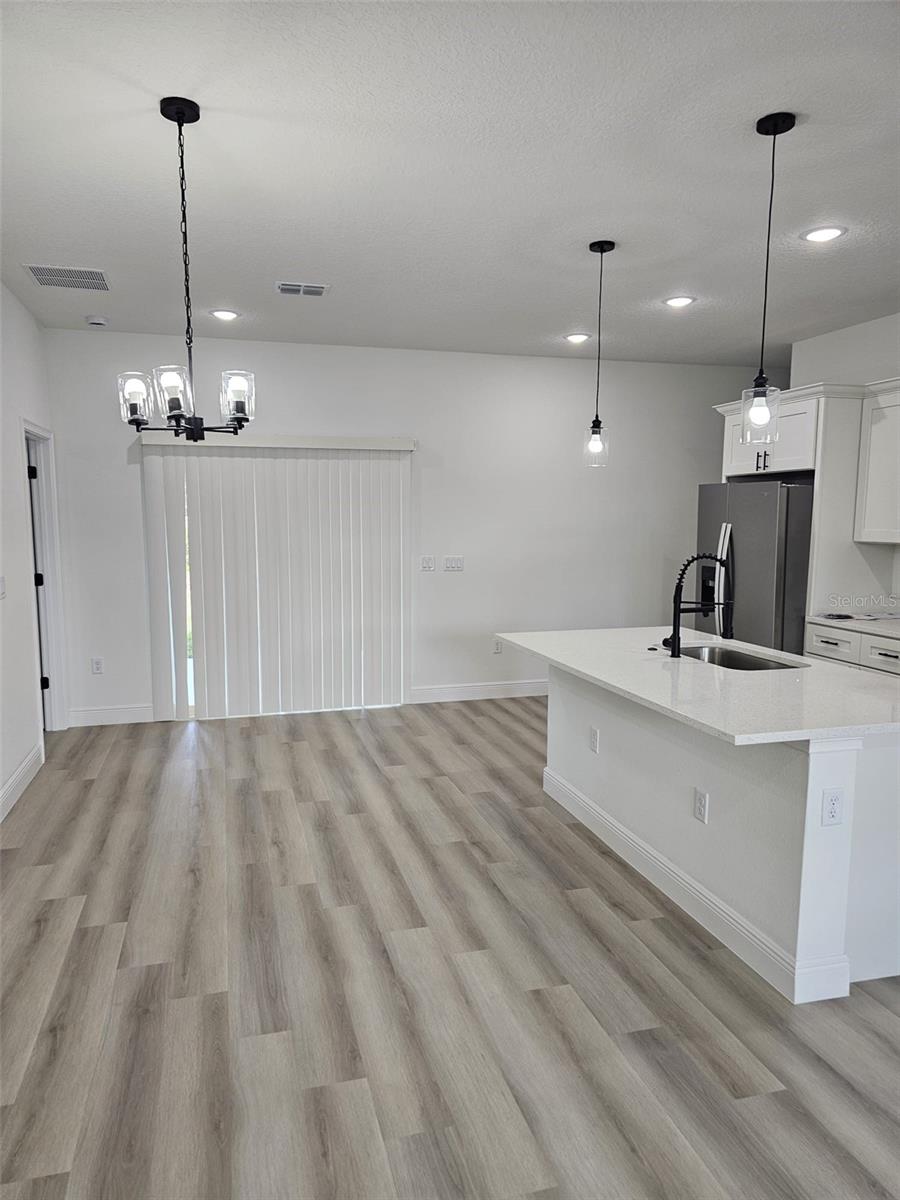 Listing photo id 4 for 7169 Tallwood Drive