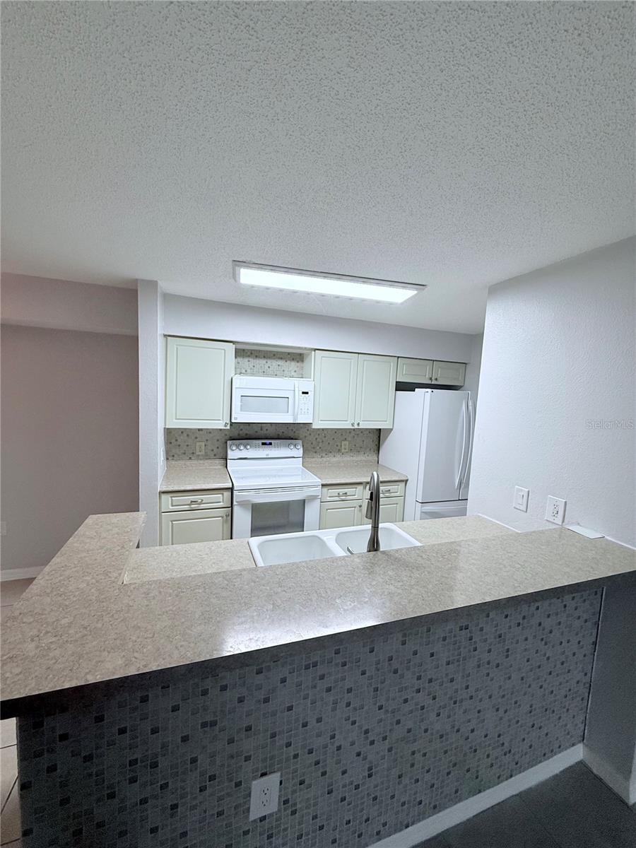 Image 2 of 13 For 9481 Highland Oak Drive 1512