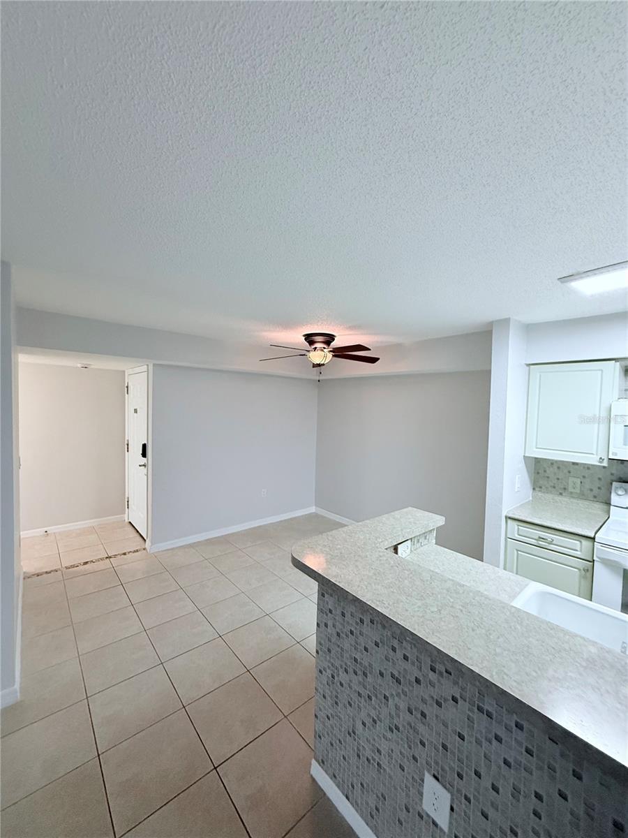 Image 3 of 13 For 9481 Highland Oak Drive 1512