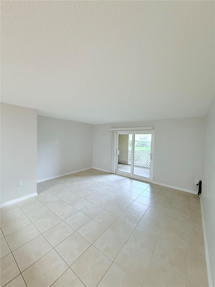 Image 4 of 13 For 9481 Highland Oak Drive 1512