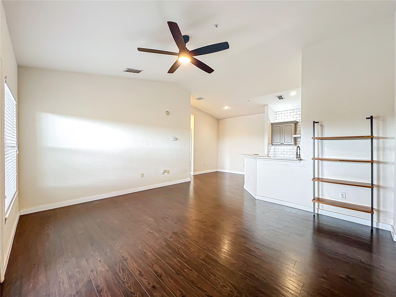 Image 10 of 52 For 6059 Westgate Drive 433