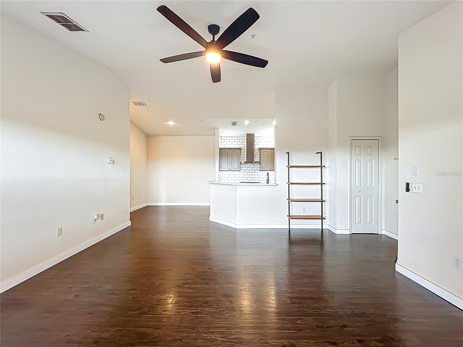 Image 11 of 52 For 6059 Westgate Drive 433
