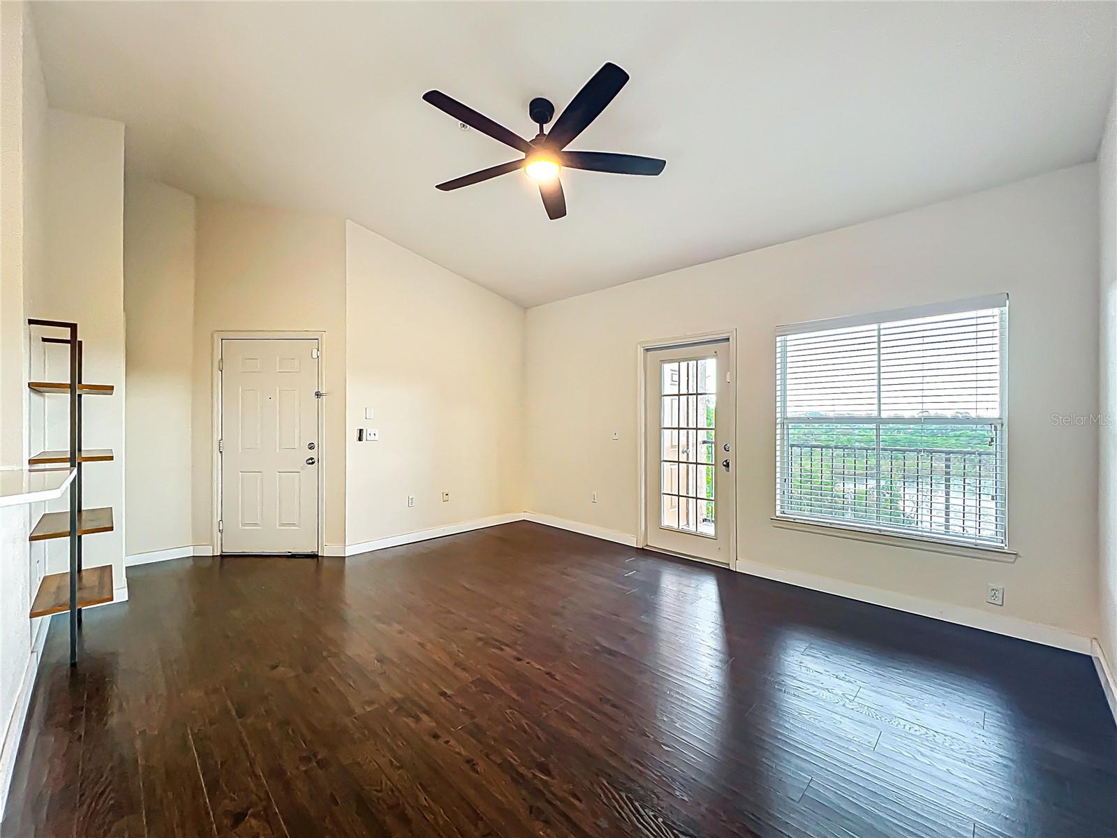 Image 12 of 52 For 6059 Westgate Drive 433