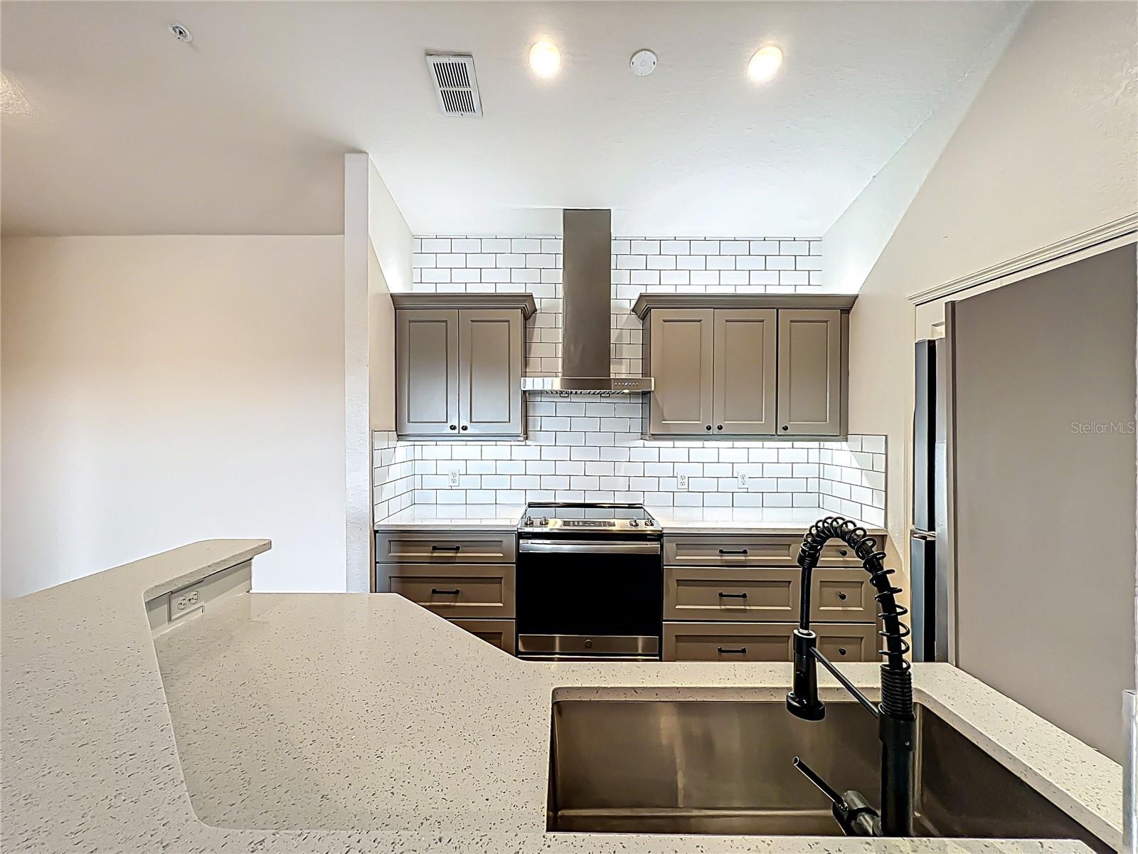 Image 13 of 52 For 6059 Westgate Drive 433